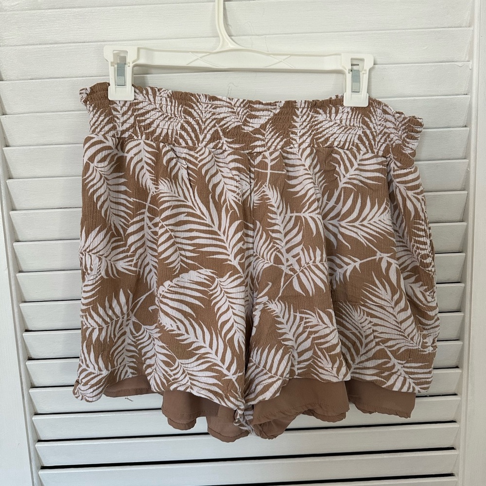 Linen Shorts - Picture 2 of 4